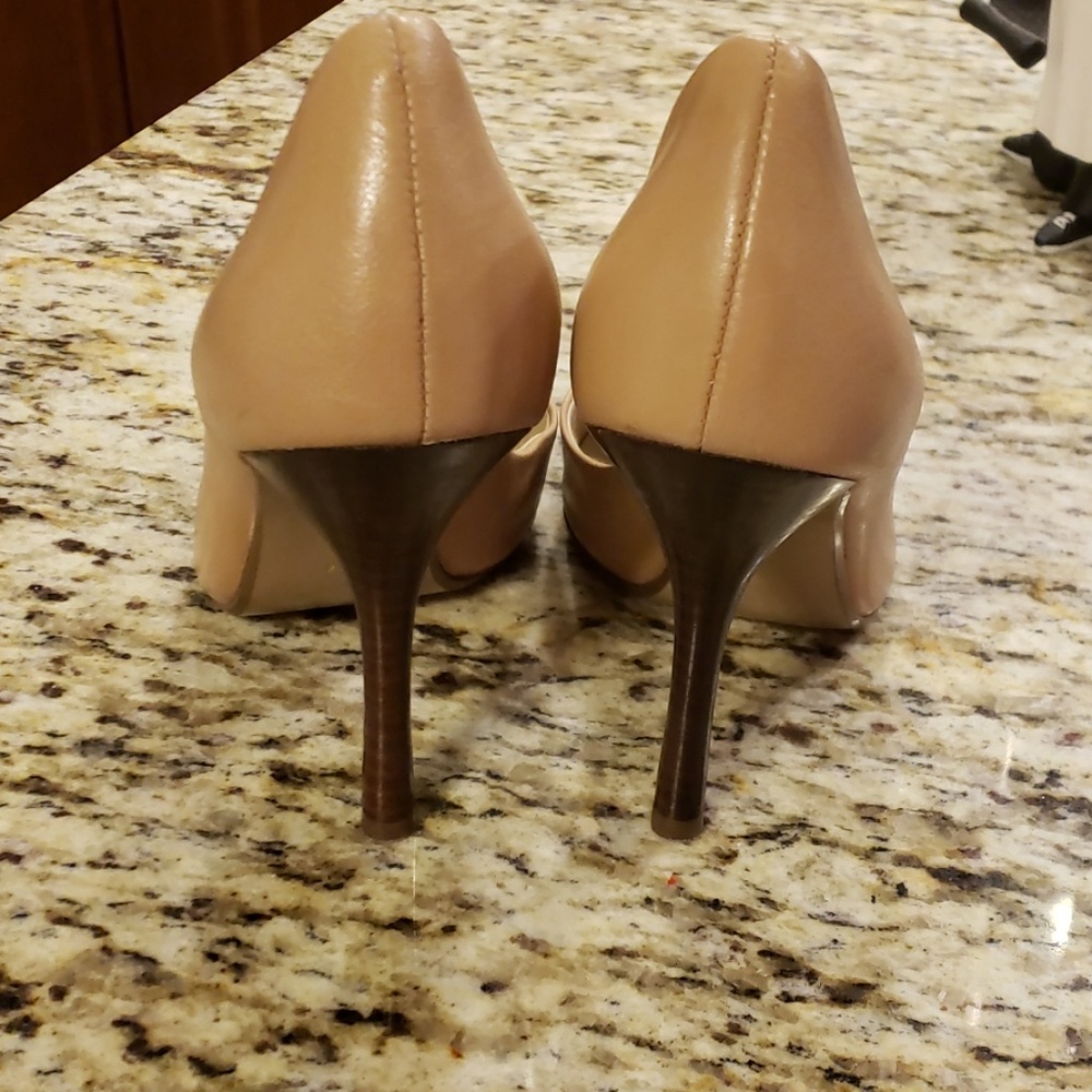 Tan Guess Heels - Picture 3 of 4